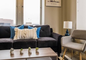 Frontdesk | Roomy 2BR Apt in Downtown