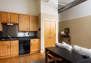 FRONTDESK Spacious Downtown 1 BR Apt