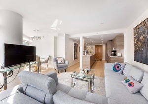 Fully furnished Spacious luxury suite with water & mountain views - Coal Harbour