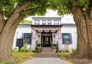 Fully Private 3 bdrm Suite The Winchester