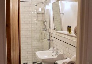 FULLY RENOVATED very quiet charming 2bed/2bath flat in the Marais sleeps up to 4