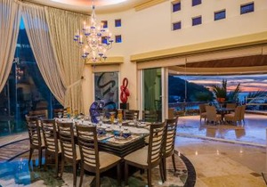 Fully Staffed, Beach frontage Luxury Villa