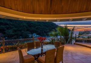 Fully Staffed, Beach frontage Luxury Villa