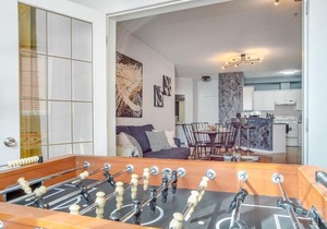 Fun and Colourful Condo w Foosball Parking Coffee