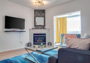 Fun and Colourful Condo w Foosball Parking Coffee