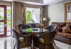 Fun & bright getaway with furnished balcony, pool, volleyball & tennis courts