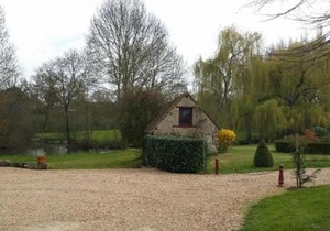 Gîte 4 pers avec piscine chauffée et jardin au bord de la Vègre, proche village médiéval. - FR-1-410-152
