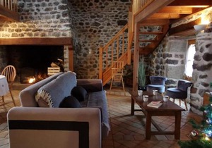 Gîte charmant avec cheminée et grand terrain près de Langeac et Saugues - FR-1-582-190