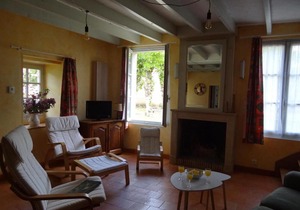 Gîte de Charme au Cœur d'une Petite Cité de Caractère près d'une Rivière et Monuments Historiques - FR-1-410-237