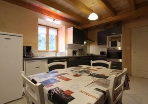 Gîte spacieux avec terrasse surplombant rivière, idéale pour pêche et sports d’eau, tout inclus - FR-1-582-17
