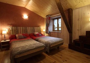 Gîte spacieux avec terrasse surplombant rivière, idéale pour pêche et sports d’eau, tout inclus - FR-1-582-17