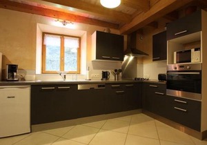 Gîte spacieux avec terrasse surplombant rivière, idéale pour pêche et sports d’eau, tout inclus - FR-1-582-17