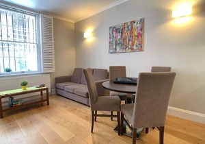 G2 - Convenient Apartment with patio near Victoria