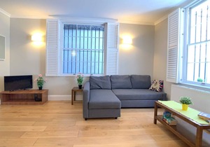G2 - Convenient Apartment with patio near Victoria