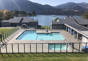 G3 Poolside and Mountain Views