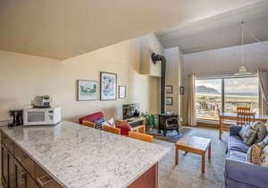 G700 1.5 bedroom with loft 4th floor No cleaning fees