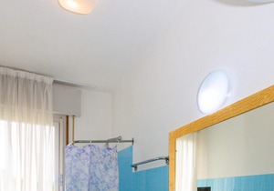 Gabbiano tree-room flat surrounded by the green of the quite pine forest