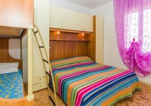 Gabbiano tree-room flat surrounded by the green of the quite pine forest