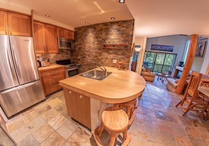 Gables 46 - Quiet Natural Location, Short Walk to Ski Slopes and Whistler Village