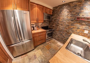 Gables 46 - Quiet Natural Location, Short Walk to Ski Slopes and Whistler Village