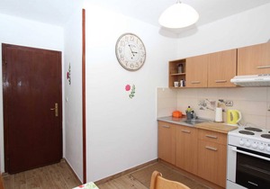 GABRIEL One-Bedroom Apartment 3