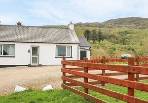 GAPPLE COTTAGE, family friendly in Rathmullan, County Donegal