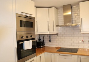 Garland Modern Apartment With Private Entrance, Parking & Garden Dartford 5