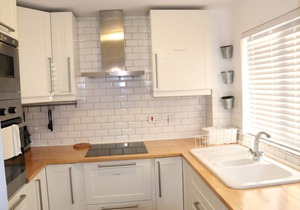 Garland Modern Apartment With Private Entrance, Parking & Garden Dartford 5