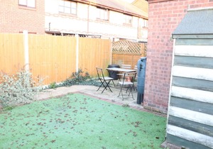 Garland Modern Apartment With Private Entrance, Parking & Garden Dartford 5