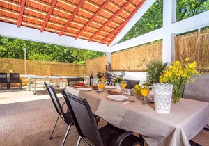 Gata Town House Sleeps 8 with Pool Air Con and WiFi