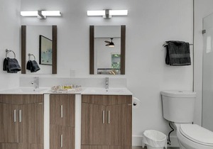 Gated 3Bd 2Bth Design Dist. BBQ 10-min to Beach 415