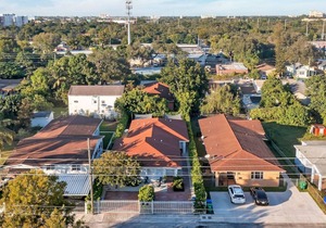 Gated 3Bd 2Bth Design Dist. BBQ 10-min to Beach 415
