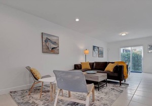 Gated 6Bd 4Bth Design Dist. 10-min to Beach