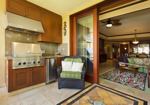 Gated, peaceful unit, spacious patio to lawn, in Kolea!
