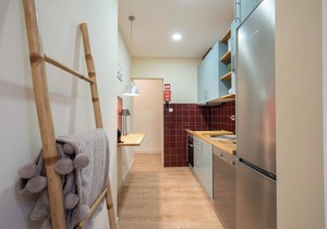 Gaya Avenue 102 - Flat w/Balcony