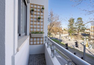 Gaya Avenue 102 - Flat w/Balcony