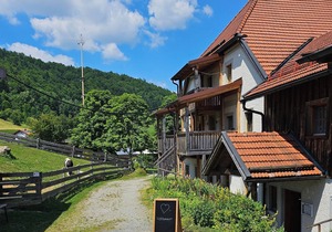 Gemütliche 3-Sterne-Ferienwohnung mit Terrasse und Streichelzoo