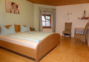Gemütliche 3-Sterne-Ferienwohnung mit Terrasse und Streichelzoo