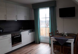 Gemütliche 70qm Ferienwohnung mit Balkon, Naturholzmöbelausstattung