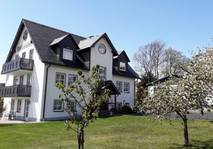 Gemütliche 70qm Ferienwohnung mit Balkon, Naturholzmöbelausstattung