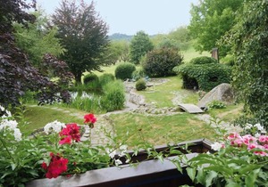 Gemütliches und modernes Einzelzimmer, mit Sitzecke, Sat-TV, Badezimmer und Balkon mit Talblick