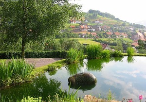Gemütliches und modernes Einzelzimmer, mit Sitzecke, Sat-TV, Badezimmer und Balkon mit Talblick