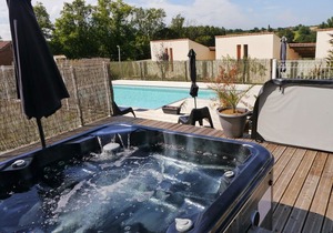 GITE N ° 4 WITHIN A VILLAGE OF GITES WITH HEATED SWIMMING POOL AND JACUZZI