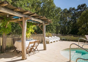 Gîte on estate with shared pool