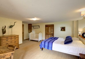Gite St-Just-la-Pendue, 4 bedrooms, 8 persons
