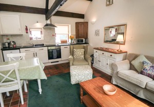 GLAISDALE, pet friendly, character holiday cottage in Glaisdale