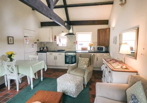 GLAISDALE, pet friendly, character holiday cottage in Glaisdale