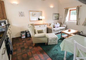 GLAISDALE, pet friendly, character holiday cottage in Glaisdale