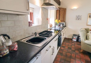 GLAISDALE, pet friendly, character holiday cottage in Glaisdale
