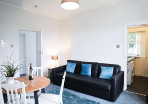 Glasgow, 3 Bed Flat with Free street parking